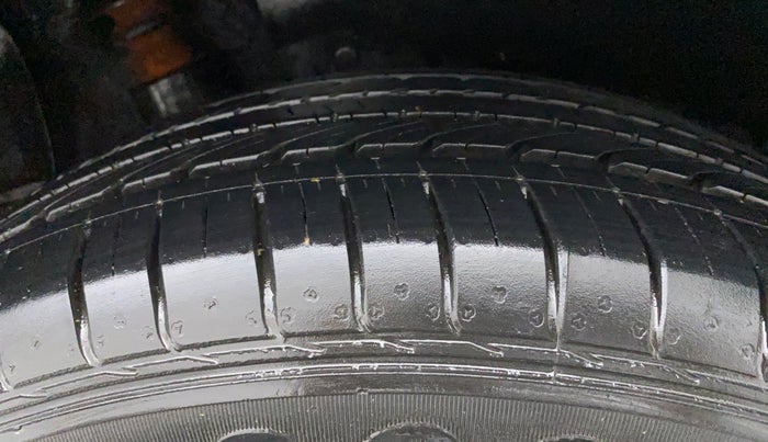 2016 Hyundai Creta SX PLUS 1.6 PETROL, Petrol, Manual, 14,025 km, Right Rear Tyre Tread