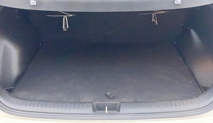 2016 Hyundai Creta SX PLUS 1.6 PETROL, Petrol, Manual, 14,025 km, Boot Inside