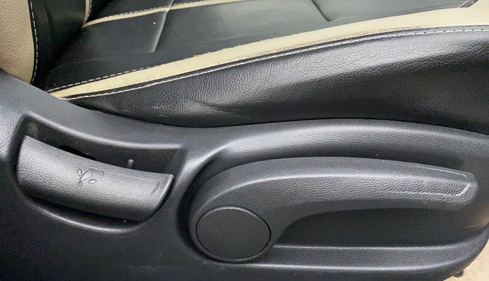 2016 Hyundai Creta SX PLUS 1.6 PETROL, Petrol, Manual, 14,025 km, Driver Side Adjustment Panel