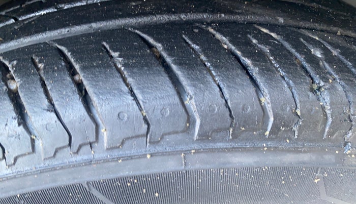 2024 Nissan MAGNITE XL, Petrol, Manual, 21,290 km, Right Front Tyre Tread