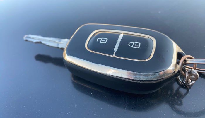 2024 Nissan MAGNITE XL, Petrol, Manual, 21,290 km, Key Close Up