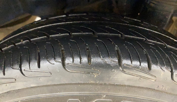 2012 Hyundai Eon D-LITE+, Petrol, Manual, 88,924 km, Left Rear Tyre Tread