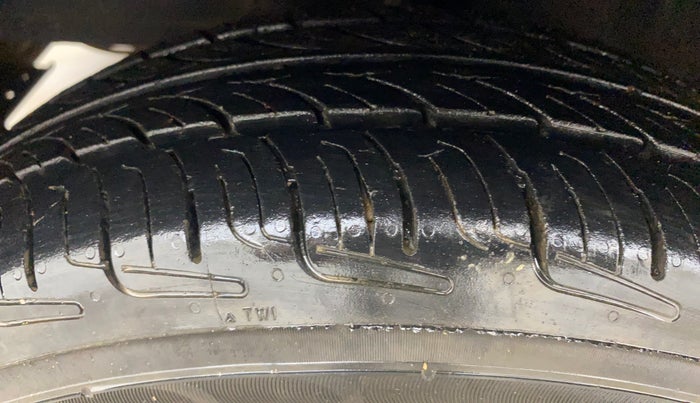 2012 Hyundai Eon D-LITE+, Petrol, Manual, 88,924 km, Left Front Tyre Tread