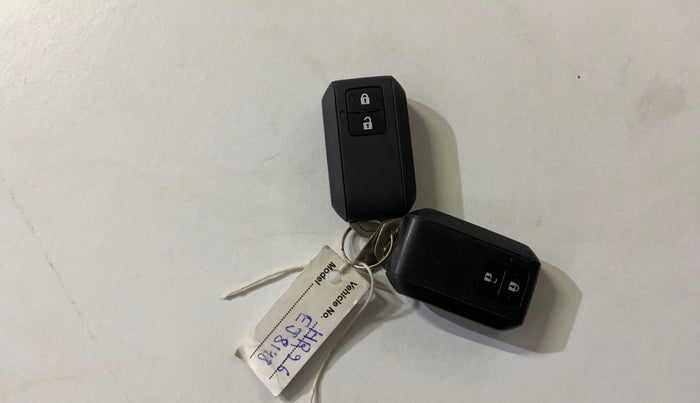 2020 Maruti Baleno ZETA PETROL 1.2, Petrol, Manual, 59,495 km, Key Close Up