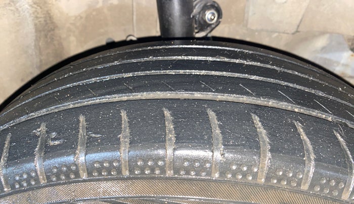 2018 Honda Amaze 1.5L I-DTEC VX, Diesel, Manual, 1,00,226 km, Right Front Tyre Tread