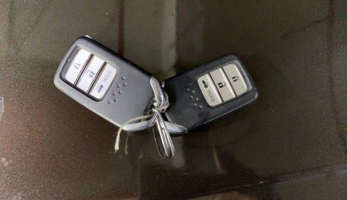 2018 Honda Amaze 1.5L I-DTEC VX, Diesel, Manual, 1,00,226 km, Key Close Up