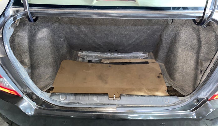 2018 Honda Amaze 1.5L I-DTEC VX, Diesel, Manual, 1,00,226 km, Boot Inside