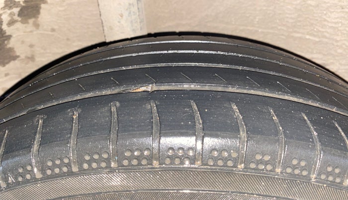 2018 Honda Amaze 1.5L I-DTEC VX, Diesel, Manual, 1,00,226 km, Right Rear Tyre Tread