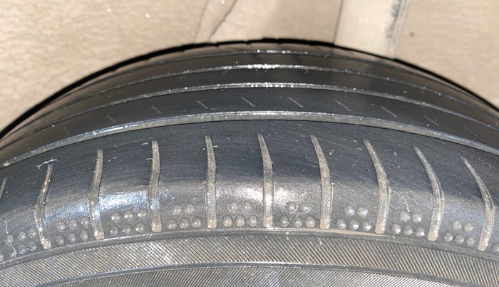 2018 Honda Amaze 1.5L I-DTEC VX, Diesel, Manual, 1,00,226 km, Left Rear Tyre Tread