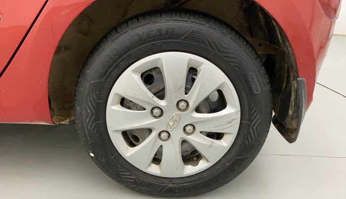2012 Hyundai i10 SPORTZ 1.2, CNG, Manual, 1,12,460 km, Left Rear Wheel