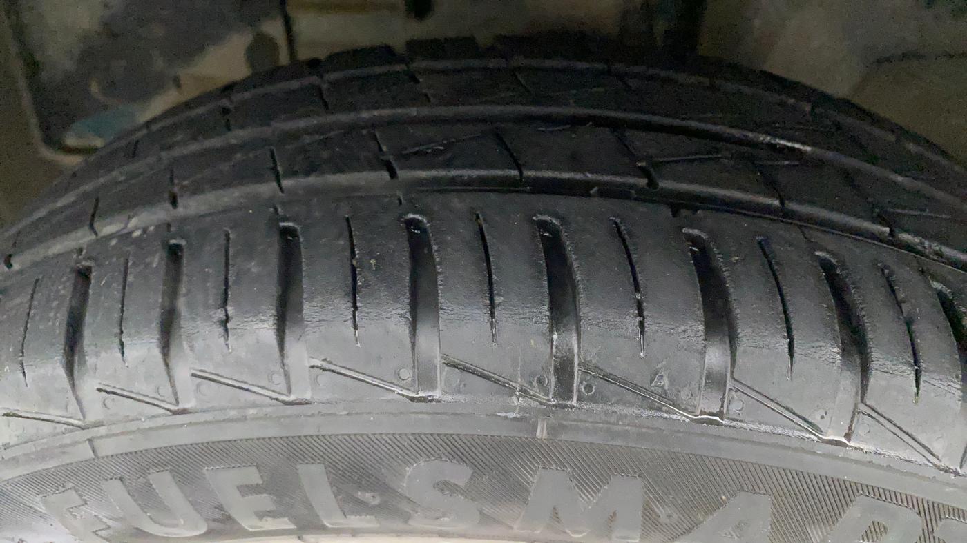 2021 Renault Kwid RXT 1.0 AMT (O), Petrol, Automatic, 17,453 km, Left Front Tyre Tread
