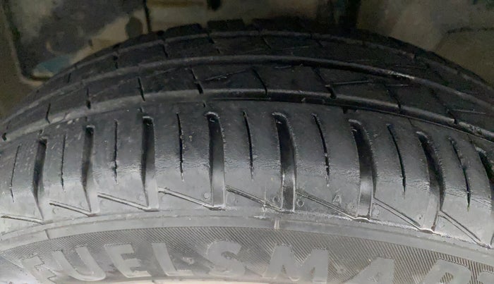 2021 Renault Kwid RXT 1.0 AMT (O), Petrol, Automatic, 17,453 km, Left Front Tyre Tread