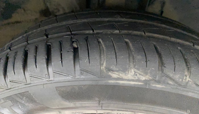2021 Renault Kwid RXT 1.0 AMT (O), Petrol, Automatic, 17,453 km, Right Front Tyre Tread