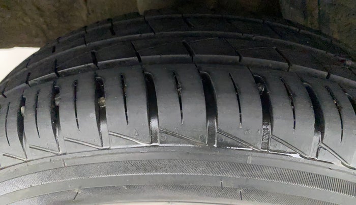 2021 Renault Kwid RXT 1.0 AMT (O), Petrol, Automatic, 17,453 km, Right Rear Tyre Tread