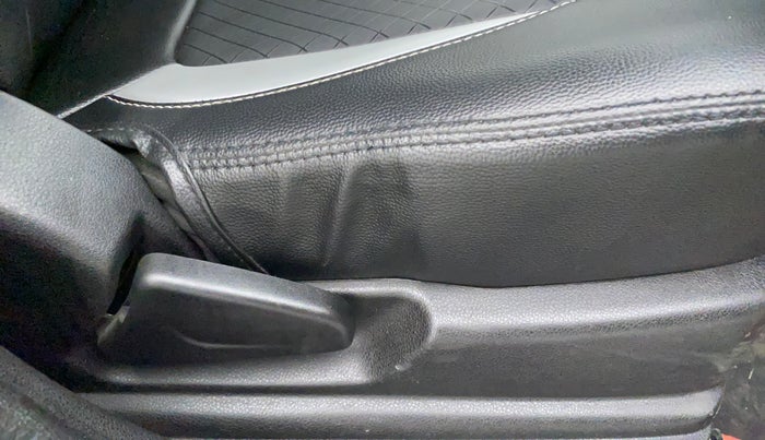 2021 Renault Kwid RXT 1.0 AMT (O), Petrol, Automatic, 17,453 km, Driver Side Adjustment Panel