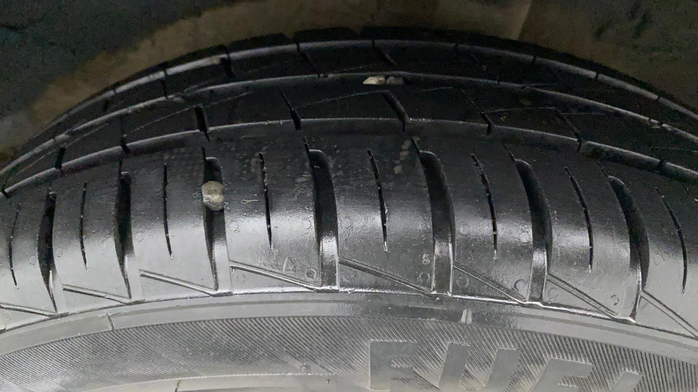 2021 Renault Kwid RXT 1.0 AMT (O), Petrol, Automatic, 17,453 km, Left Rear Tyre Tread