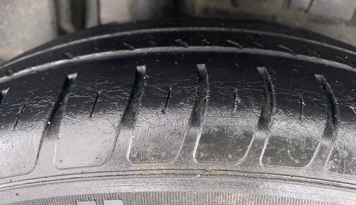 2018 Maruti Dzire VXI, Petrol, Manual, 90,967 km, Right Rear Tyre Tread