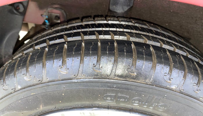 2015 Hyundai Grand i10 SPORTZ 1.2 KAPPA VTVT, Petrol, Manual, 43,156 km, Right Rear Tyre Tread