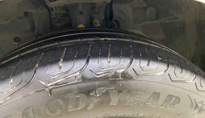 2017 Ford New Figo TITANIUM 1.2 PETROL MT, Petrol, Manual, 49,019 km, Left Front Tyre Tread