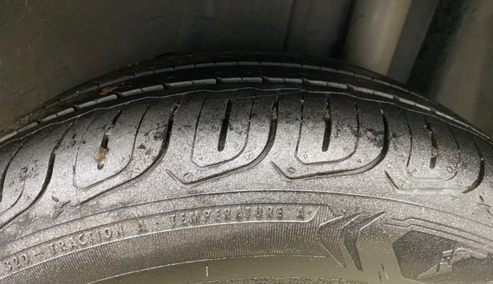 2017 Ford New Figo TITANIUM 1.2 PETROL MT, Petrol, Manual, 49,019 km, Left Rear Tyre Tread