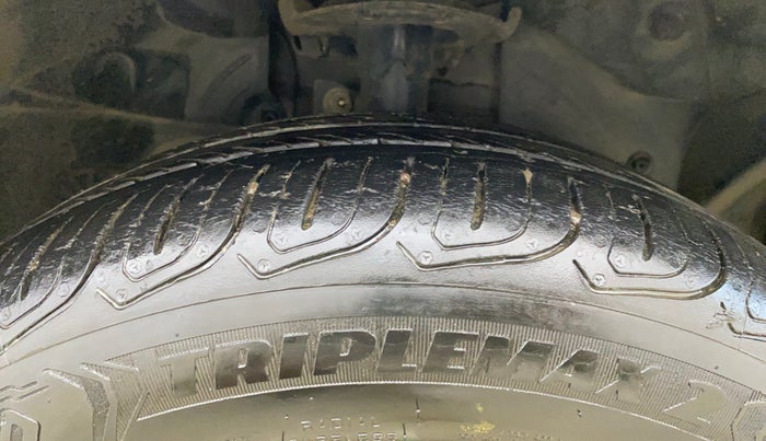 2017 Ford New Figo TITANIUM 1.2 PETROL MT, Petrol, Manual, 49,019 km, Right Front Tyre Tread