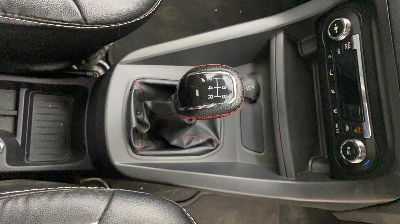 2017 Ford New Figo TITANIUM 1.2 PETROL MT, Petrol, Manual, 49,274 km, Gear Lever
