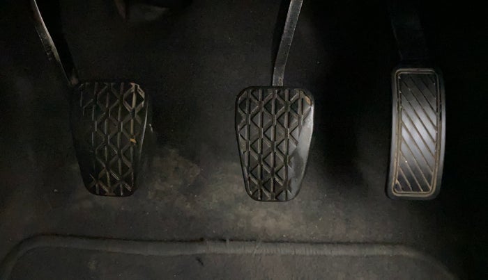 2017 Ford New Figo TITANIUM 1.2 PETROL MT, Petrol, Manual, 49,019 km, Pedals