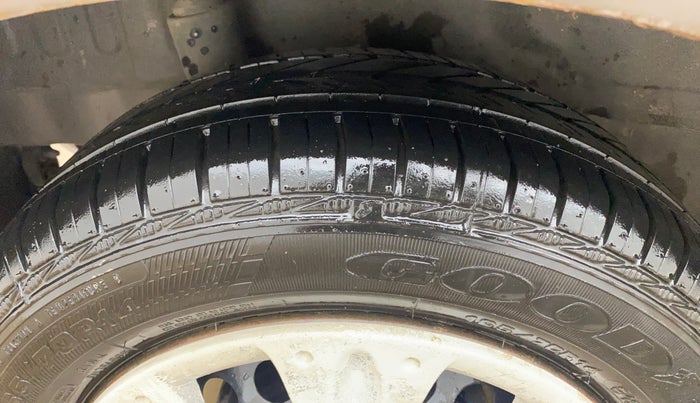 2015 Honda Brio S MT, Petrol, Manual, 56,503 km, Right Rear Tyre Tread