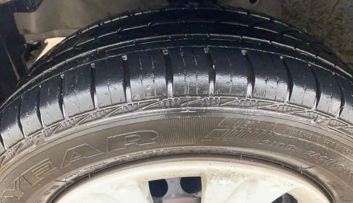 2015 Honda Brio S MT, Petrol, Manual, 56,503 km, Left Front Tyre Tread