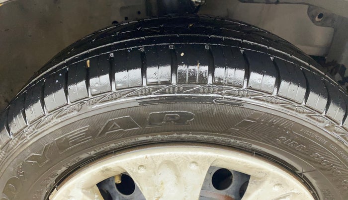 2015 Honda Brio S MT, Petrol, Manual, 56,503 km, Right Front Tyre Tread