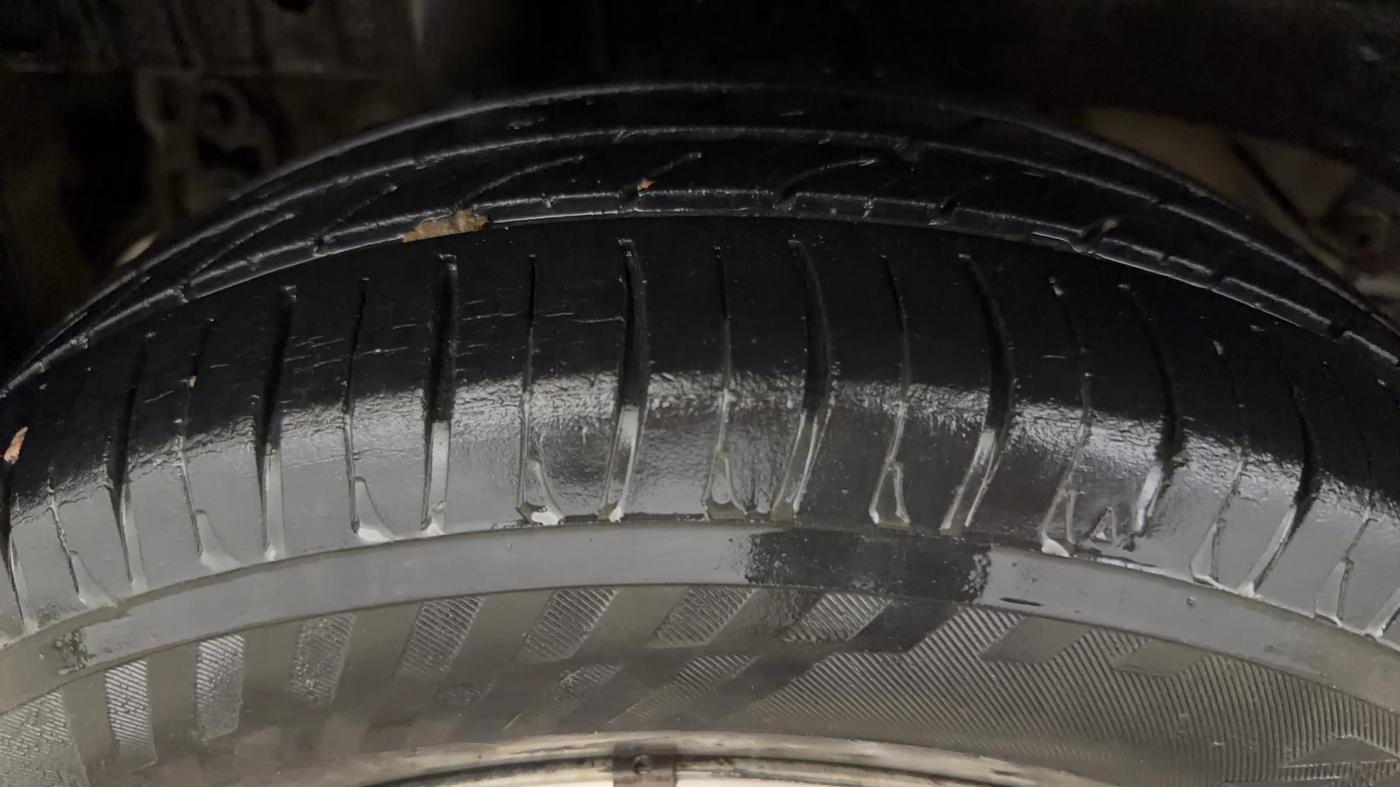 2018 Mahindra KUV 100 NXT K2+ P 6 STR, Petrol, Manual, 36,314 km, Right Rear Tyre Tread
