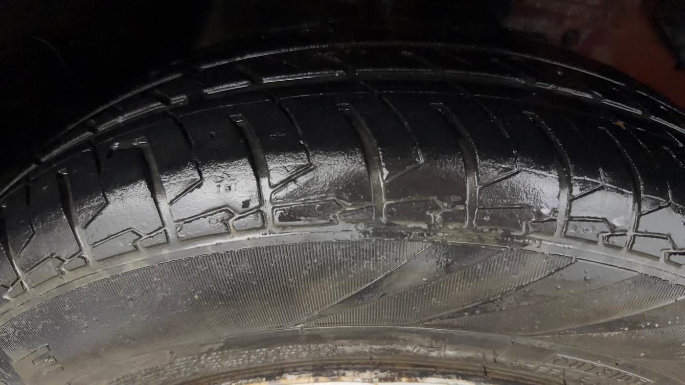 2018 Mahindra KUV 100 NXT K2+ P 6 STR, Petrol, Manual, 36,314 km, Right Front Tyre Tread