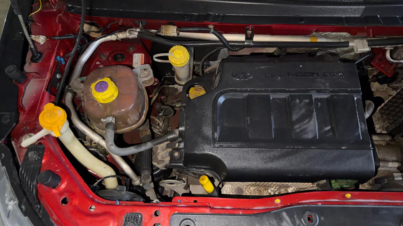 2018 Mahindra KUV 100 NXT K2+ P 6 STR, Petrol, Manual, 36,314 km, Engine View - Right