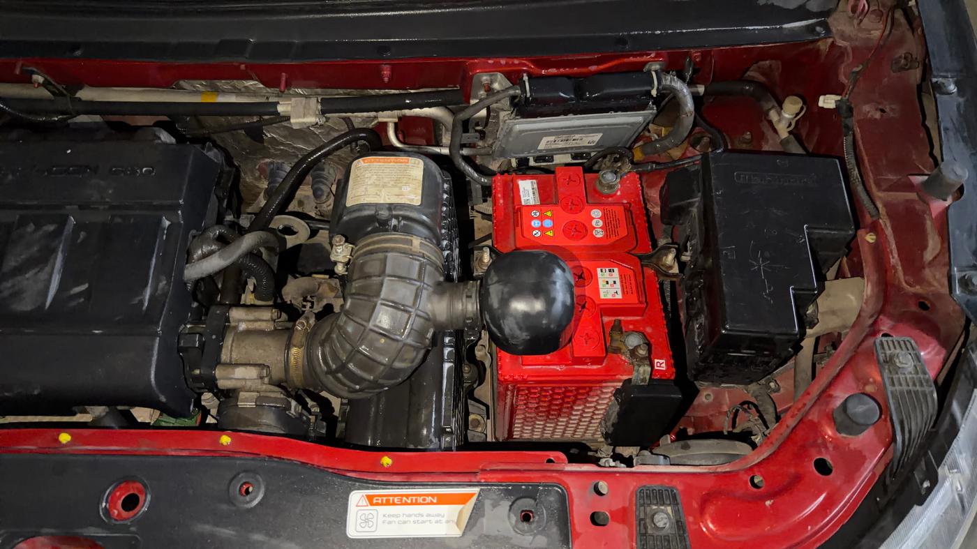 2018 Mahindra KUV 100 NXT K2+ P 6 STR, Petrol, Manual, 36,314 km, Engine View - Left