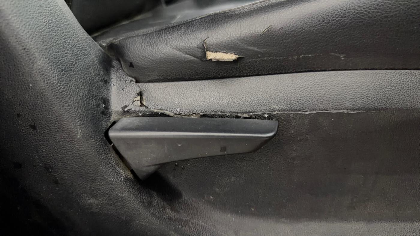 2018 Mahindra KUV 100 NXT K2+ P 6 STR, Petrol, Manual, 36,314 km, Driver Side Adjustment Panel