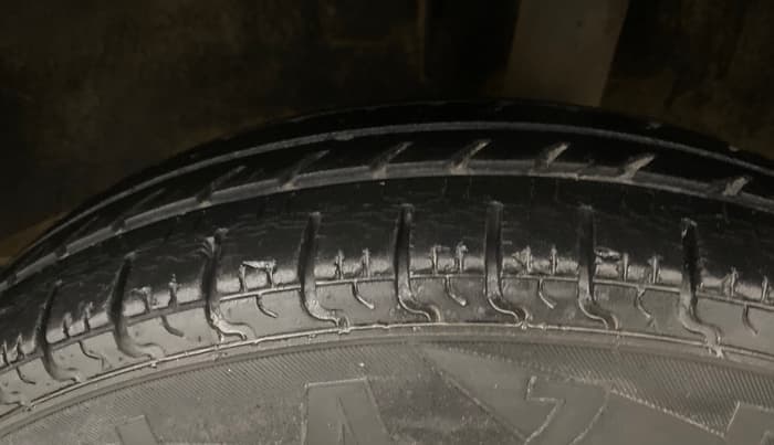 2018 Renault Kwid RXT 1.0 AMT (O), Petrol, Automatic, 46,582 km, Left Rear Tyre Tread