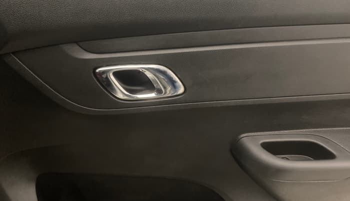 2018 Renault Kwid RXT 1.0 AMT (O), Petrol, Automatic, 46,582 km, Driver Side Door Panels Control