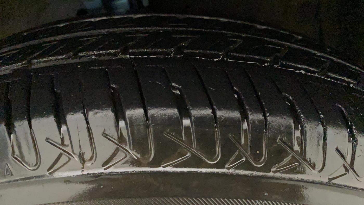 2012 Maruti Swift Dzire VXI, Petrol, Manual, 82,318 km, Right Front Tyre Tread