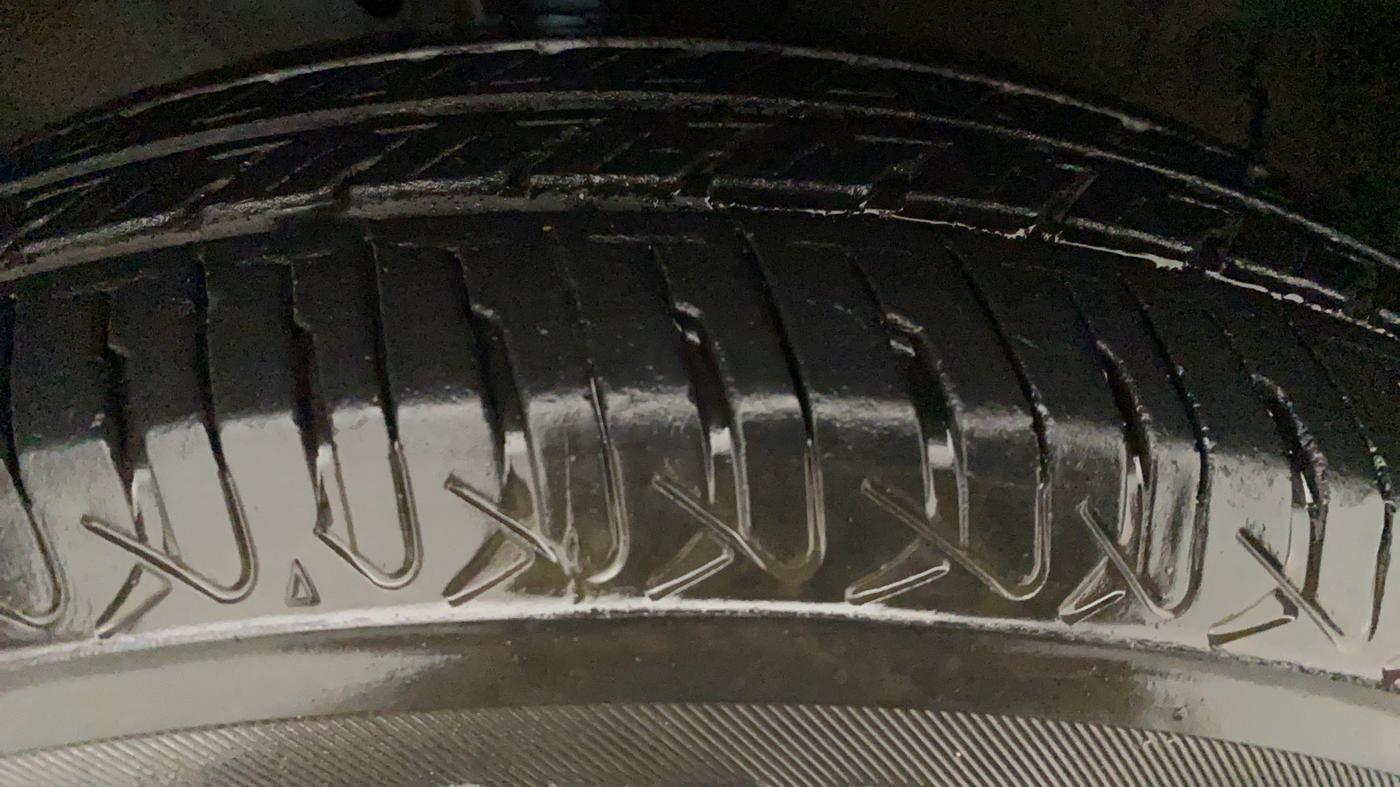2012 Maruti Swift Dzire VXI, Petrol, Manual, 82,318 km, Left Front Tyre Tread