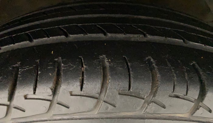 2018 Maruti Baleno DELTA PETROL 1.2, Petrol, Manual, 45,037 km, Right Front Tyre Tread