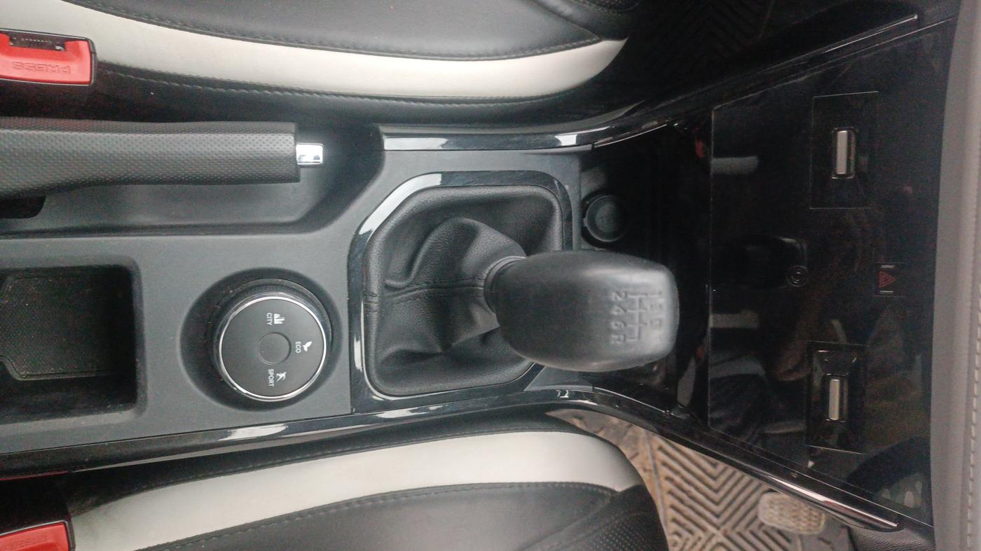 2023 Tata NEXON Creative Plus 1.2 Revotron 6MT, Petrol, Manual, 32,823 km, Gear Lever