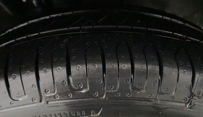 2017 Renault Kwid CLIMBER 1.0 AT, Petrol, Automatic, 53,339 km, Left Front Tyre Tread