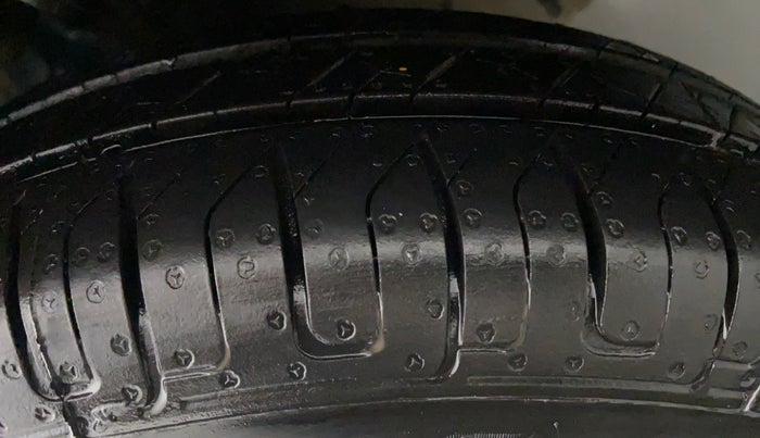 2017 Renault Kwid CLIMBER 1.0 AT, Petrol, Automatic, 53,339 km, Left Rear Tyre Tread