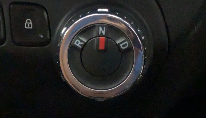 2017 Renault Kwid CLIMBER 1.0 AT, Petrol, Automatic, 53,339 km, Gear Lever