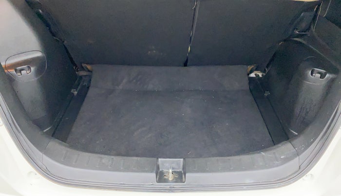 2012 Honda Jazz 1.2 SELECT I VTEC, Petrol, Manual, 80,179 km, Boot Inside