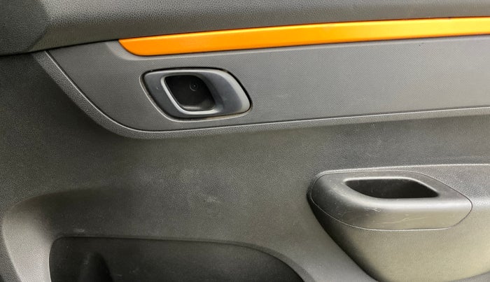 2019 Renault Kwid CLIMBER 1.0 AMT, Petrol, Automatic, 28,952 km, Driver Side Door Panels Control