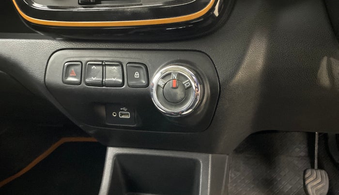 2019 Renault Kwid CLIMBER 1.0 AMT, Petrol, Automatic, 28,952 km, Gear Lever