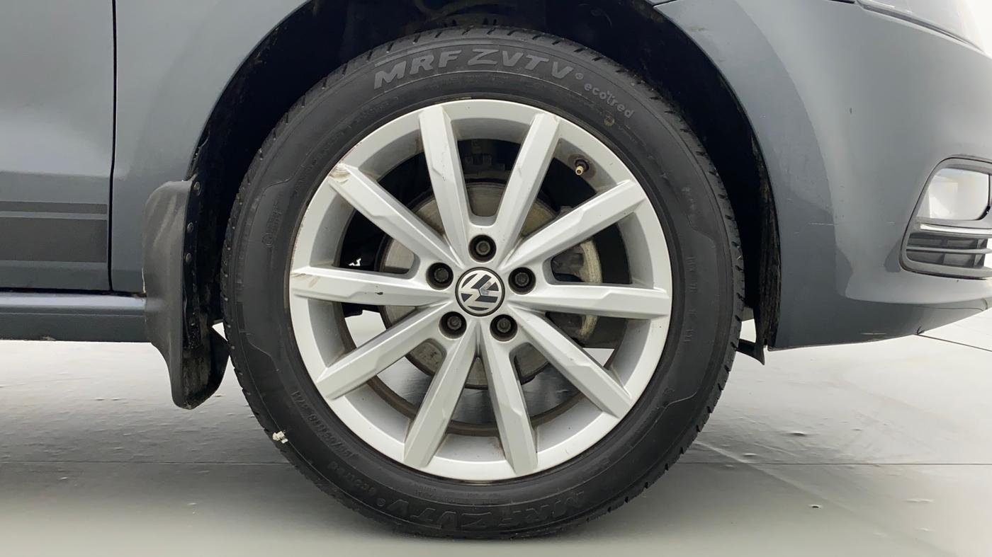 2018 Volkswagen Polo HIGH LINE PLUS 1.0, Petrol, Manual, 48,157 km, Right Front Wheel