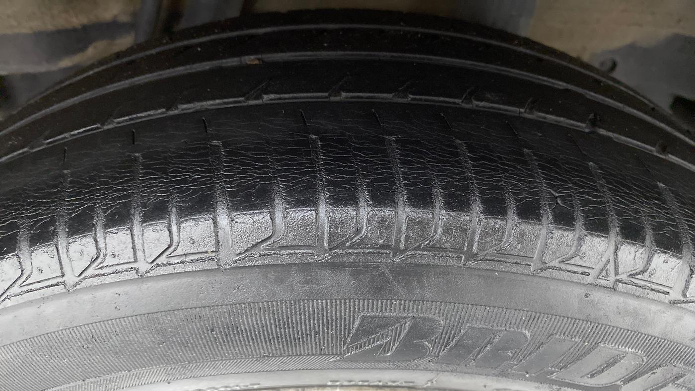 2015 Honda Jazz 1.2 V AT, Petrol, Automatic, 52,347 km, Left Rear Tyre Tread