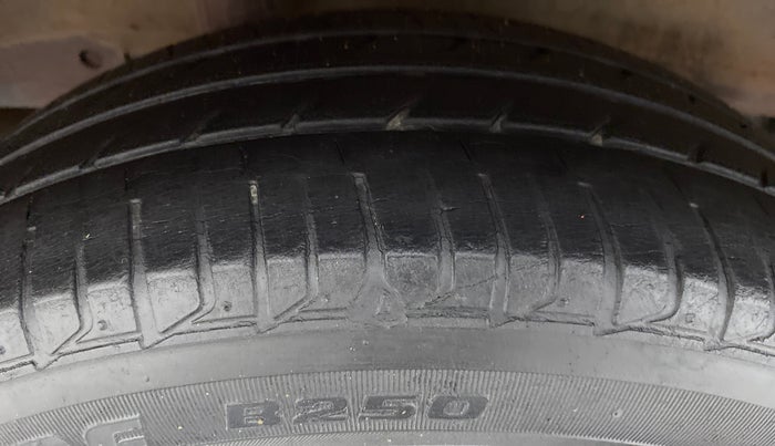 2015 Honda Jazz 1.2 V AT, Petrol, Automatic, 52,347 km, Right Rear Tyre Tread